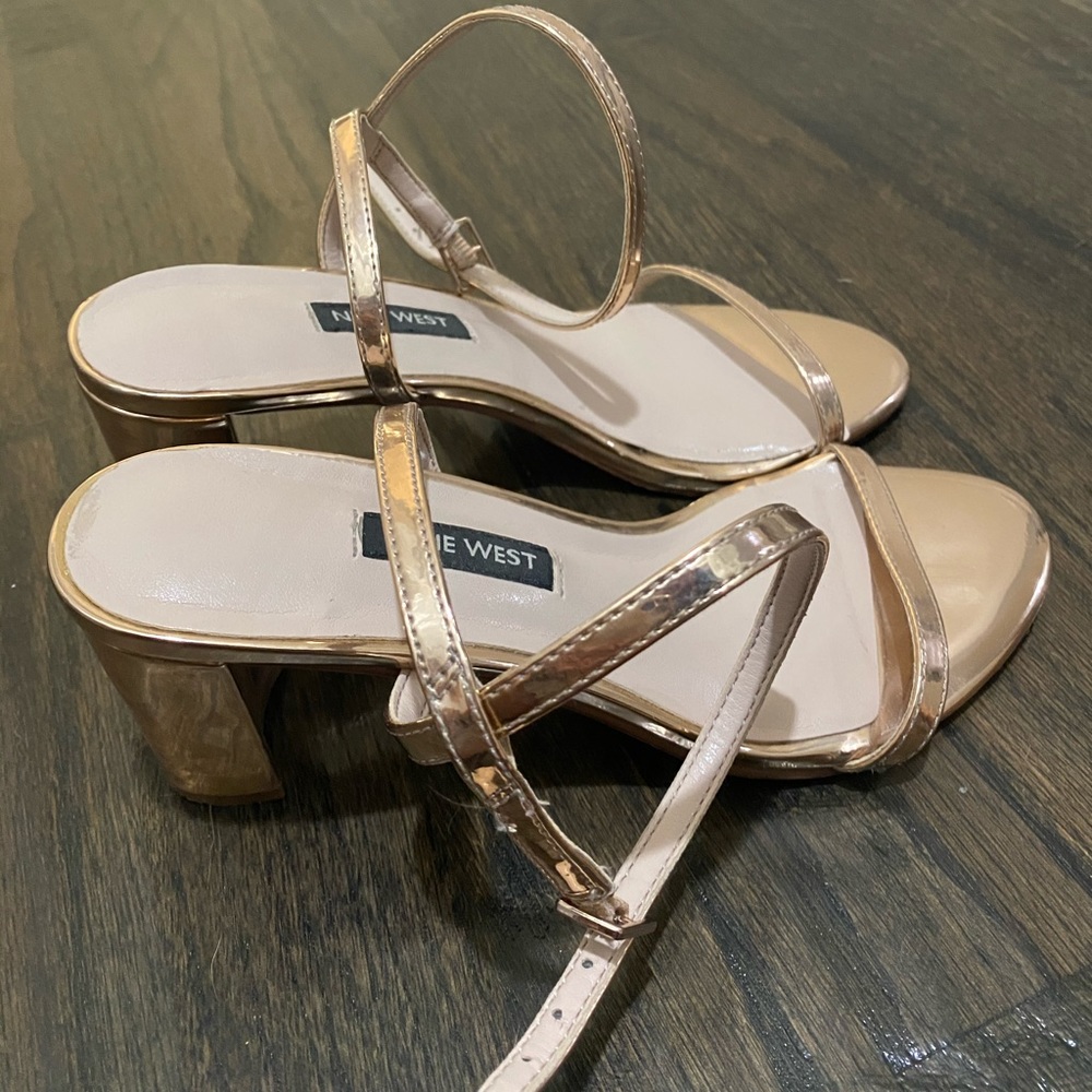 NINE WEST Ankle strap block heel sandals 5.5 gold